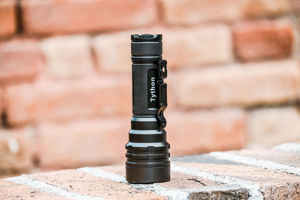 Une lampe torche tactique